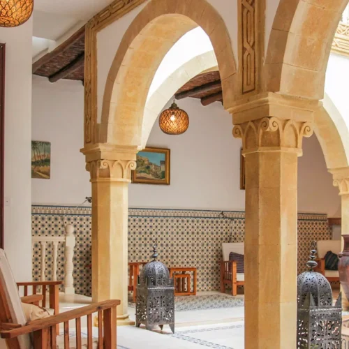 patio-riad-proche-plage-essaouira-scaled